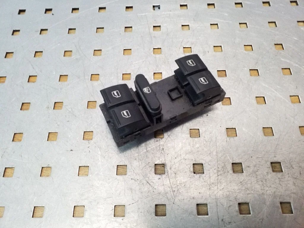 Elektrisko logu slēdzis 1K4959857B