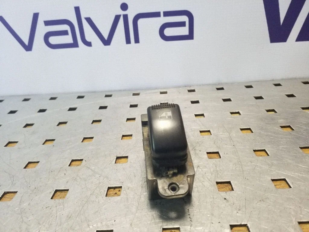 Elektrisko logu slēdzis 621W03620
