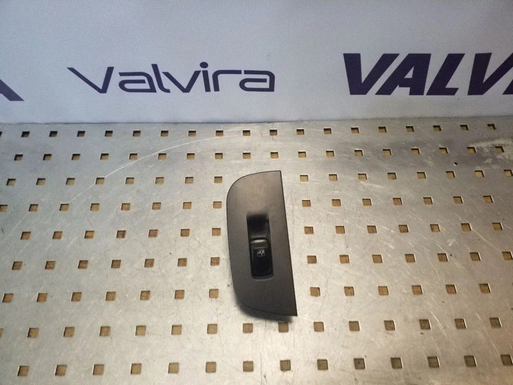 Elektrisko logu slēdzis 621W03620