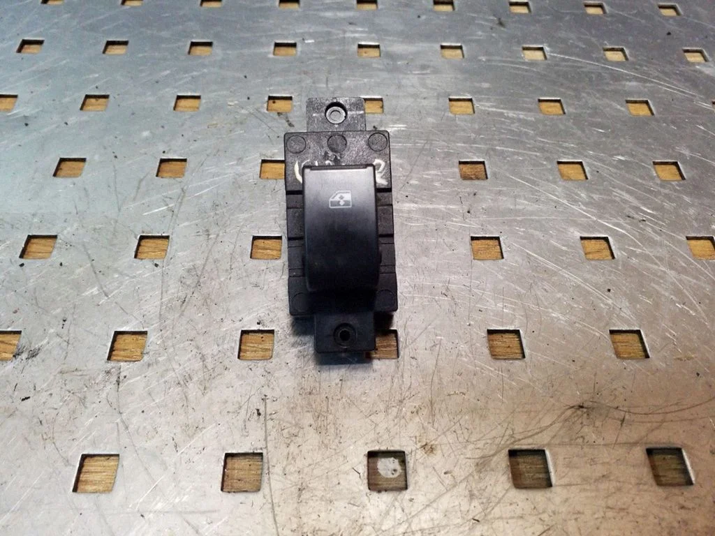 Przełącznik szyb elektrycznych – prawy tył