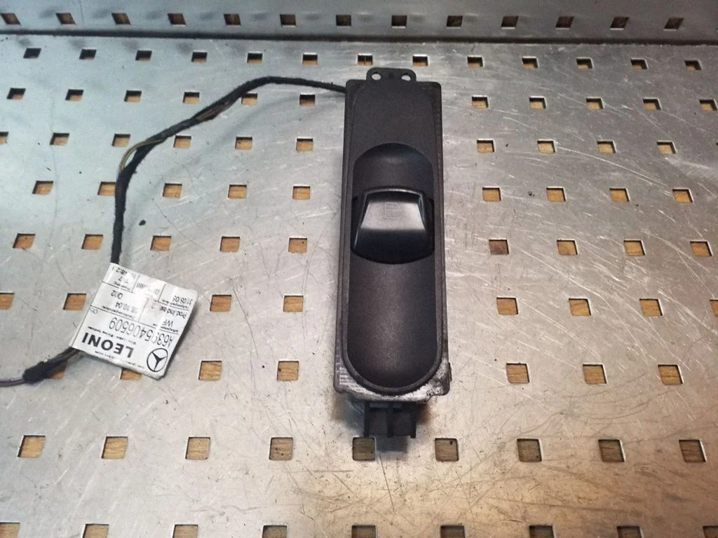 Electric window control switch A6395450613