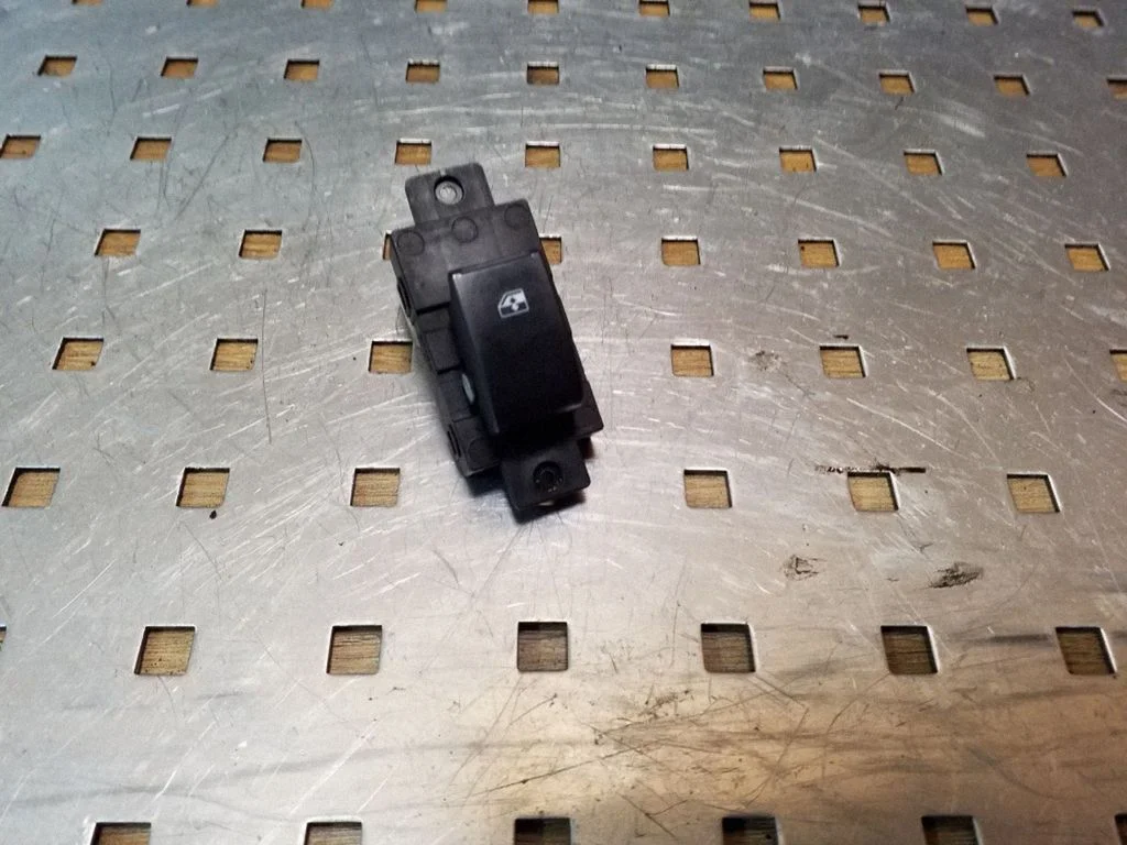 Elektrinių langų jungtukas