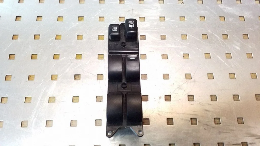 Elektrisko logu slēdzis 8608A209