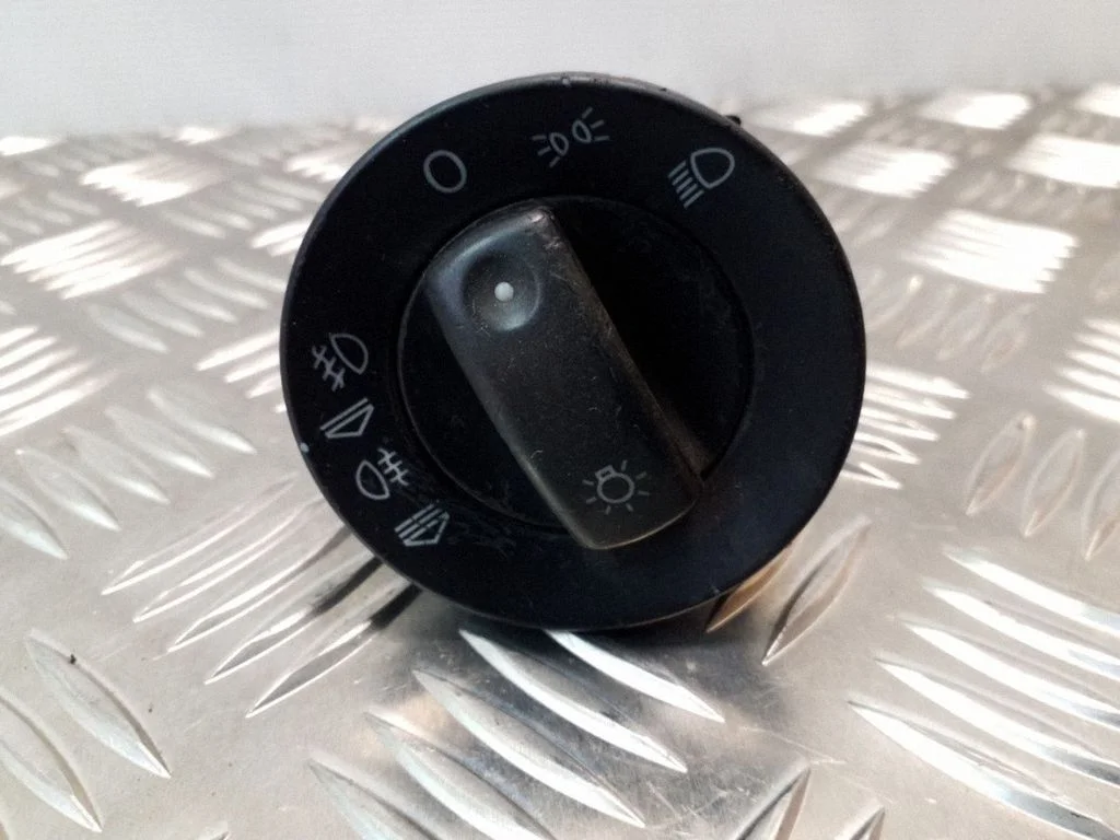 Light switch – Audi A4 S4 B7 8E 8H (2005-2008)