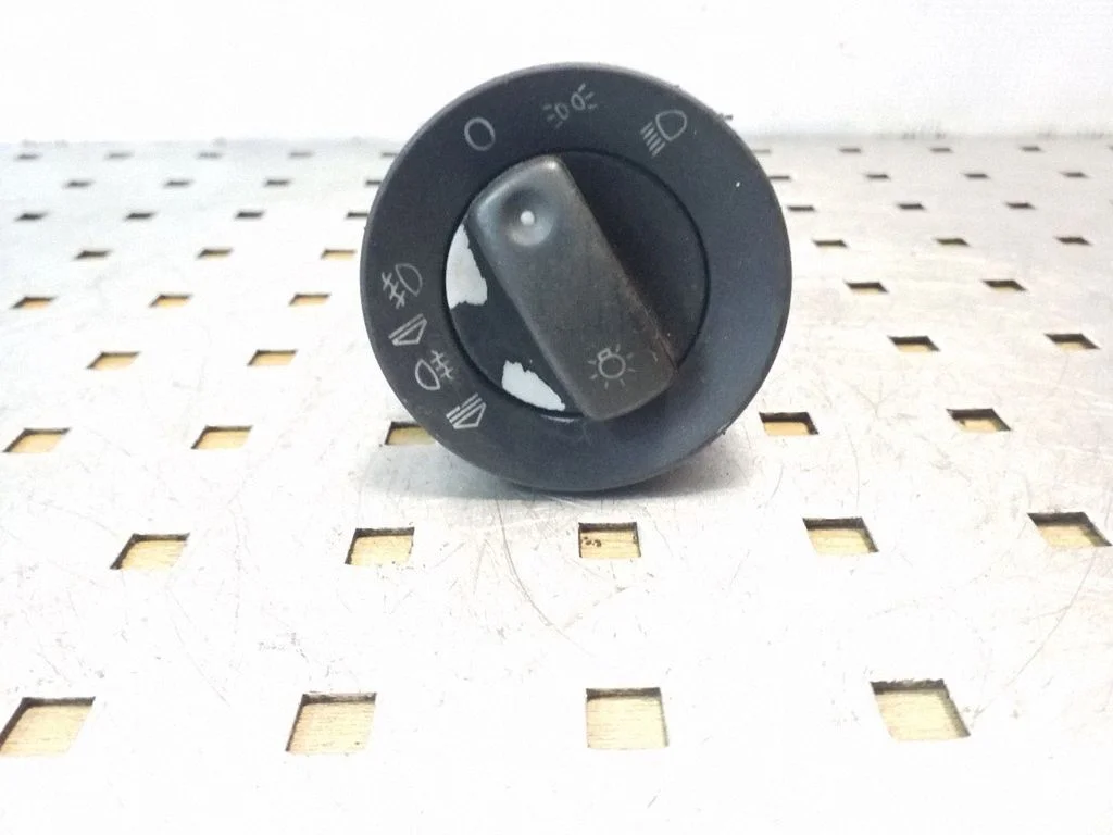 Light switch – Audi A4 S4 B7 8E 8H (2005-2008)