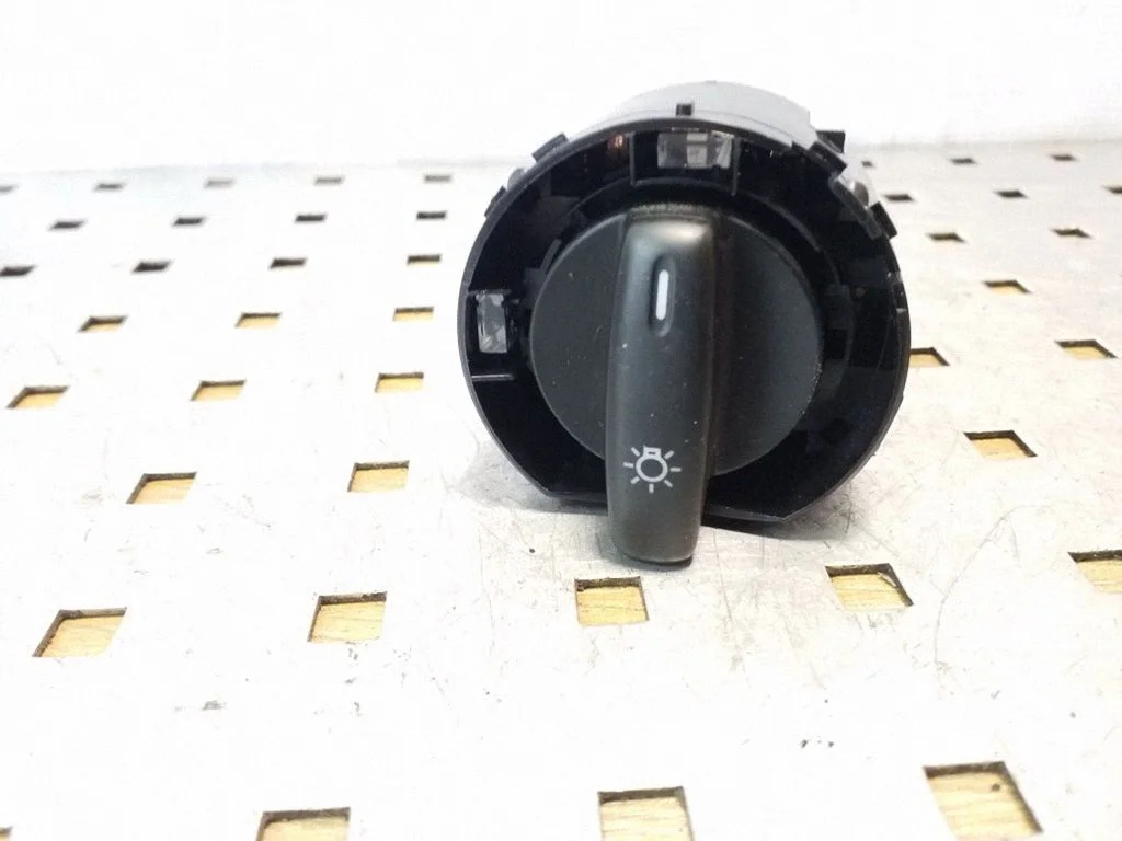 Light switch – Volkswagen Touran I (2003-2010)