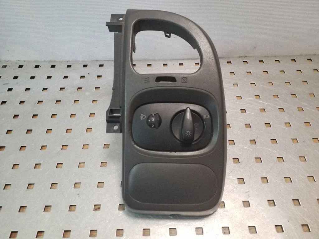 Gaismu slēdzis YC1T13A024DB