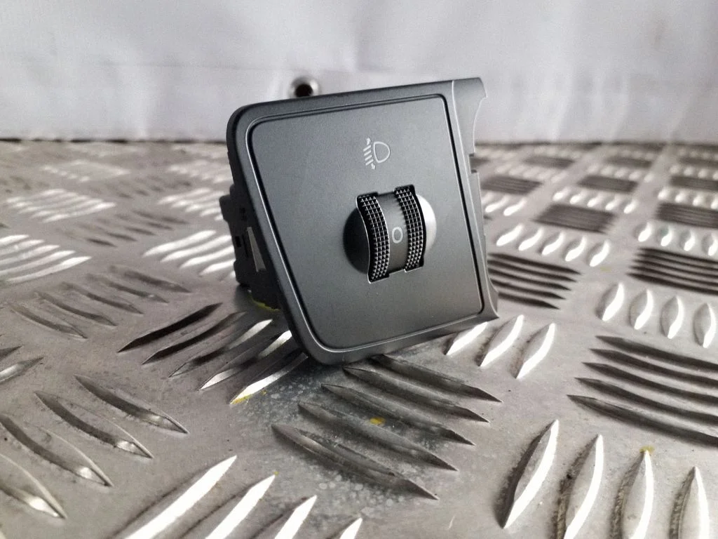 Headlight level height control switch – Audi A6 S6 C7 4G (2011-2018)