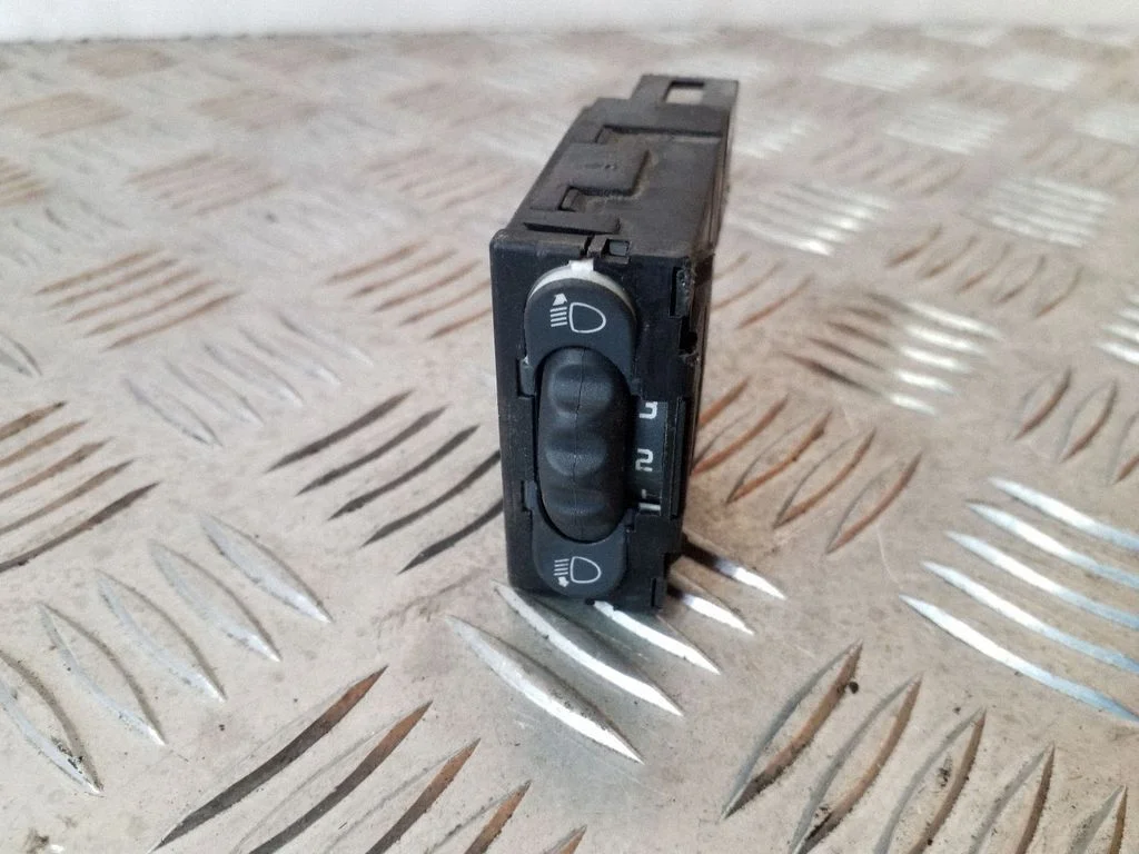 Headlight level height control switch 8200022569