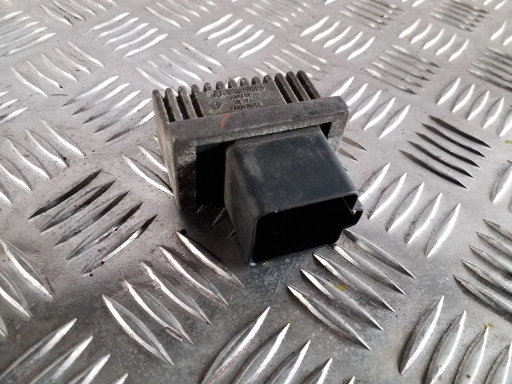 Kvēlsveču priekšuzsildes relejs 7700115076