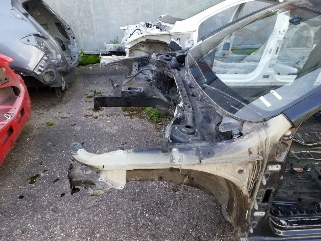 Front quarter panel – left