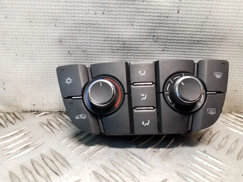 Gaisa kondicioniera/klimata/sildītāja vadības bloks (salonā) – Opel Meriva B (2010-2016)