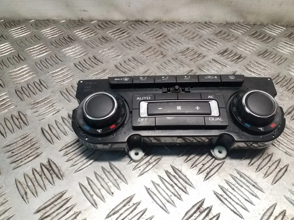 Climate control unit – Skoda Octavia Mk2 (1Z) (2004-2013)