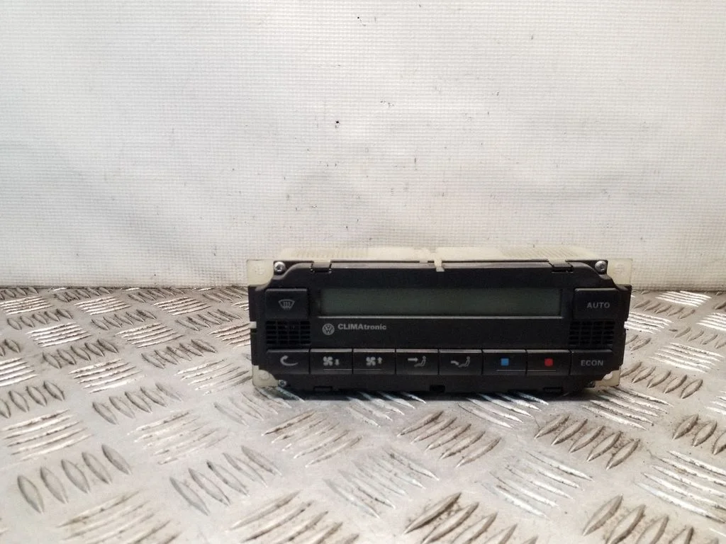 Gaisa kondicioniera/klimata/sildītāja vadības bloks (salonā) – Volkswagen Passat B5 (1997-2000)