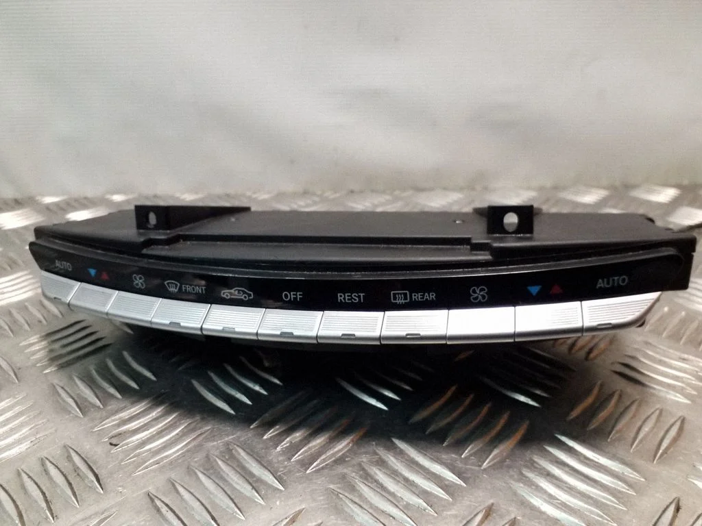 Climate control unit – Mercedes-Benz S-Class W221 (2005-2013)