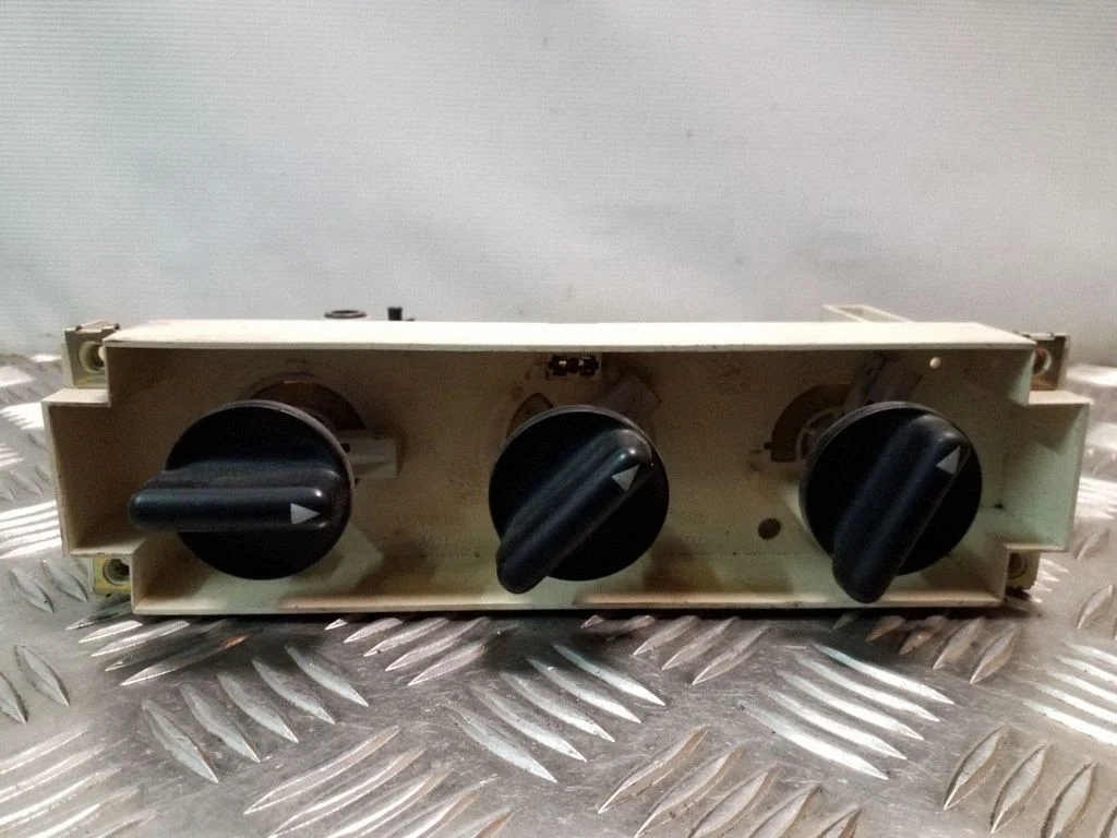 Panel sterowania klimatyzacją / nawiewem 4A0819045 – Audi 100 S4 C4 (1990-1995)