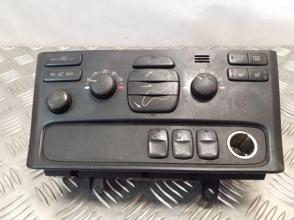 Climate control unit – Volvo V70 (2005-2008)