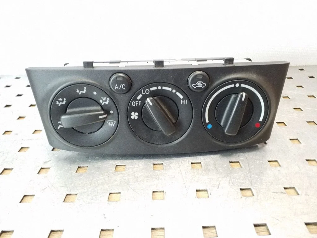 Gaisa kondicioniera/klimata/sildītāja vadības bloks (salonā) – Toyota Avensis T250 (2003-2006)