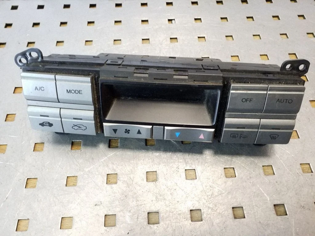 Climate control unit – Honda FR-V (2004-2009)