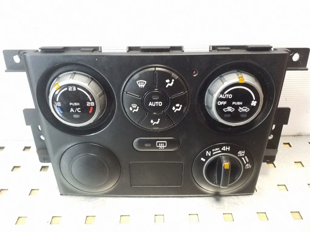 Gaisa kondicioniera/klimata/sildītāja vadības bloks (salonā) – Suzuki Grand Vitara II (2006-2016)