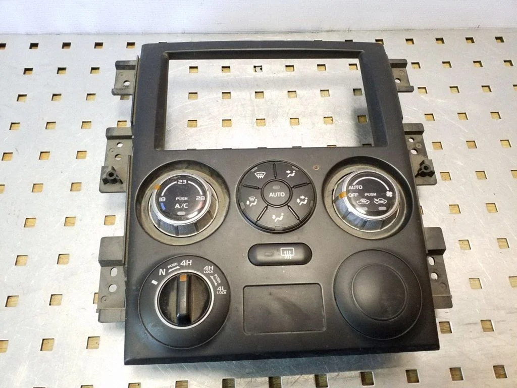 Gaisa kondicioniera/klimata/sildītāja vadības bloks (salonā) – Suzuki Grand Vitara II (2006-2016)