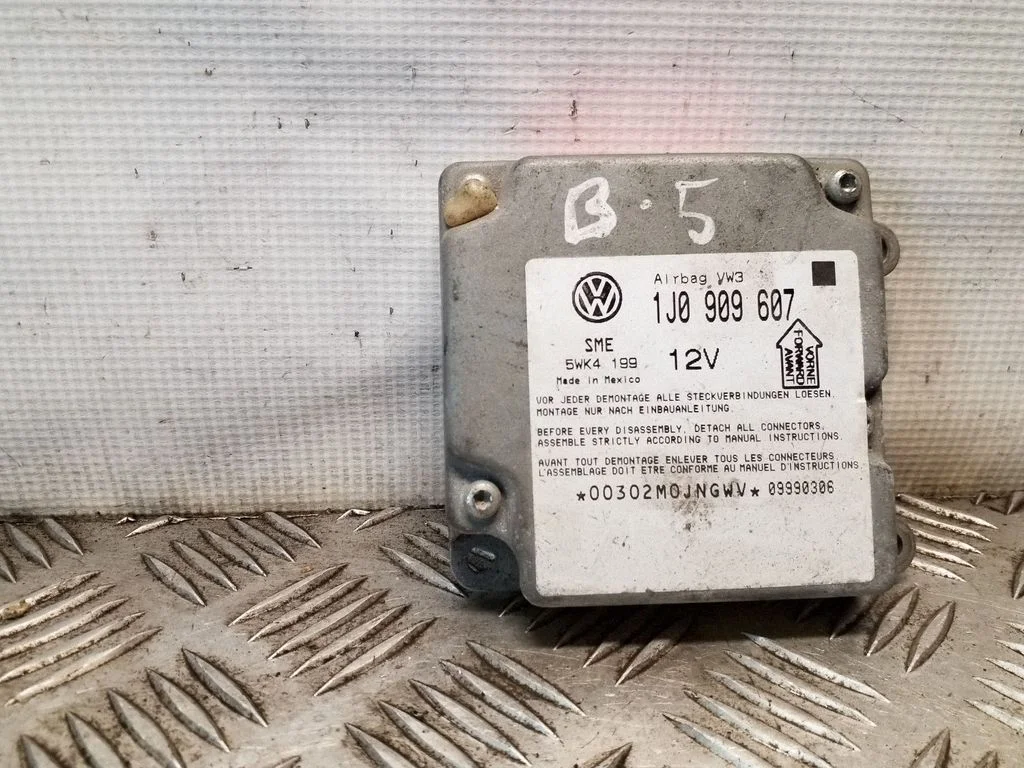 Drošības spilvenu vadības bloks 1J0909607