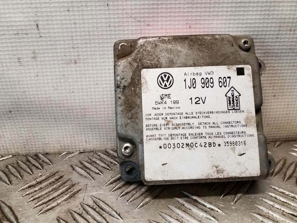 Drošības spilvenu vadības bloks 1J0909607