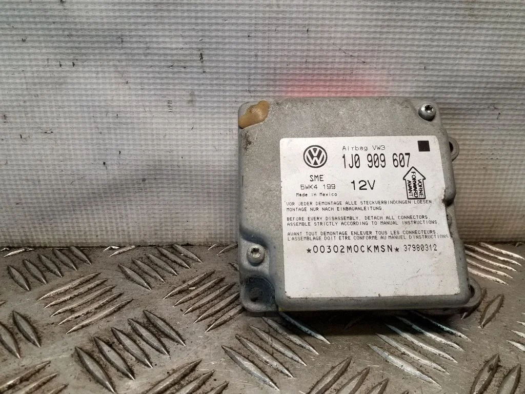 Drošības spilvenu vadības bloks 1J0909607