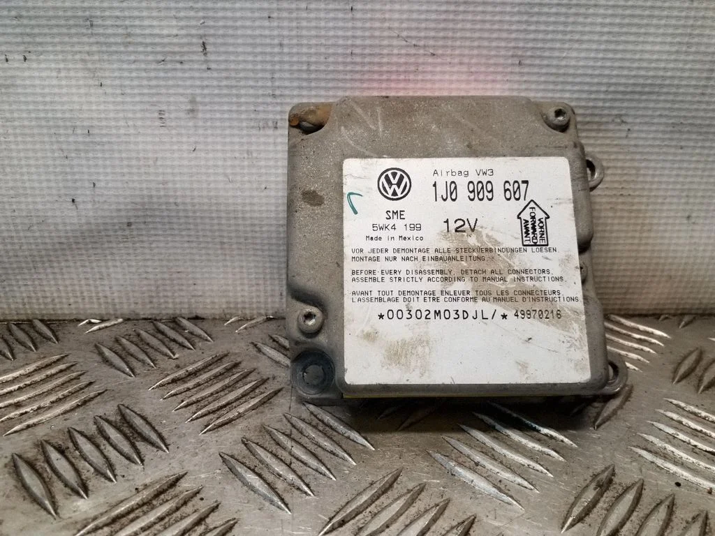 Drošības spilvenu vadības bloks 1J0909607