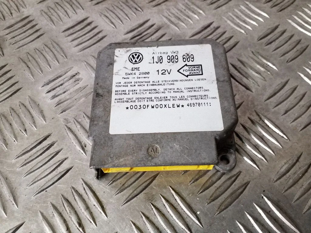 Drošības spilvenu vadības bloks 1J0909609