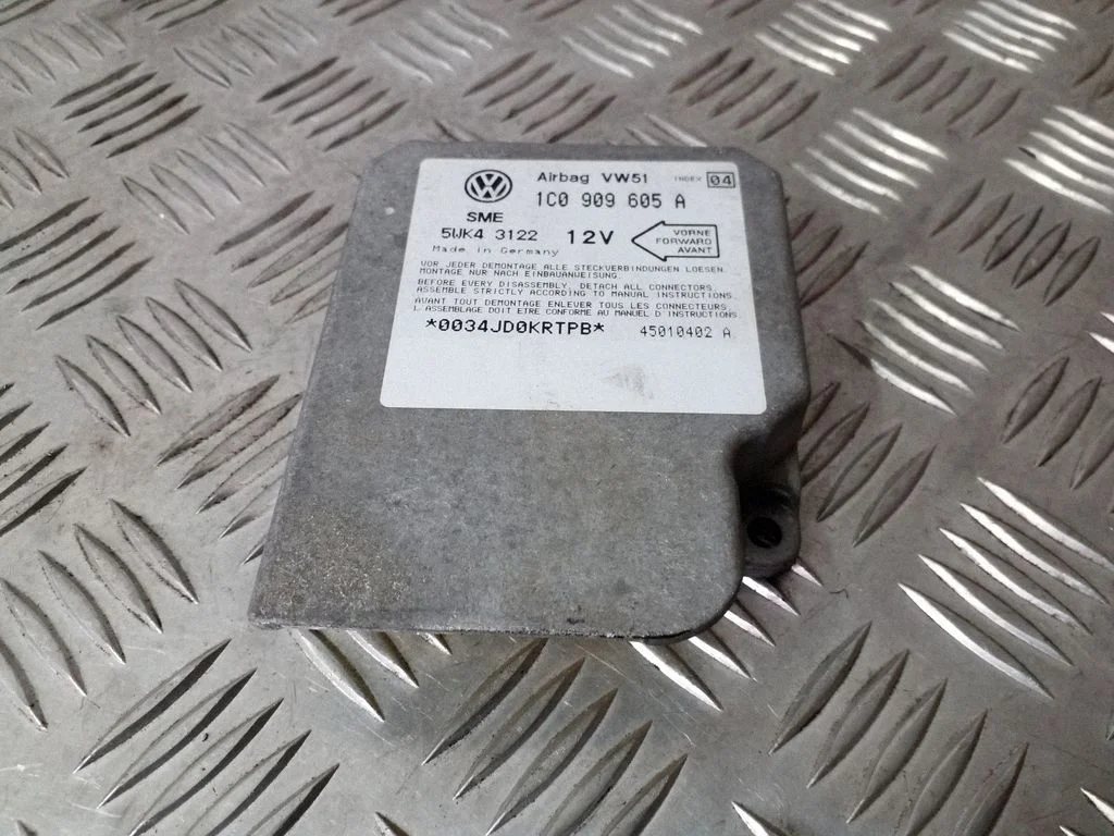 Drošības spilvenu vadības bloks 1C0909605A