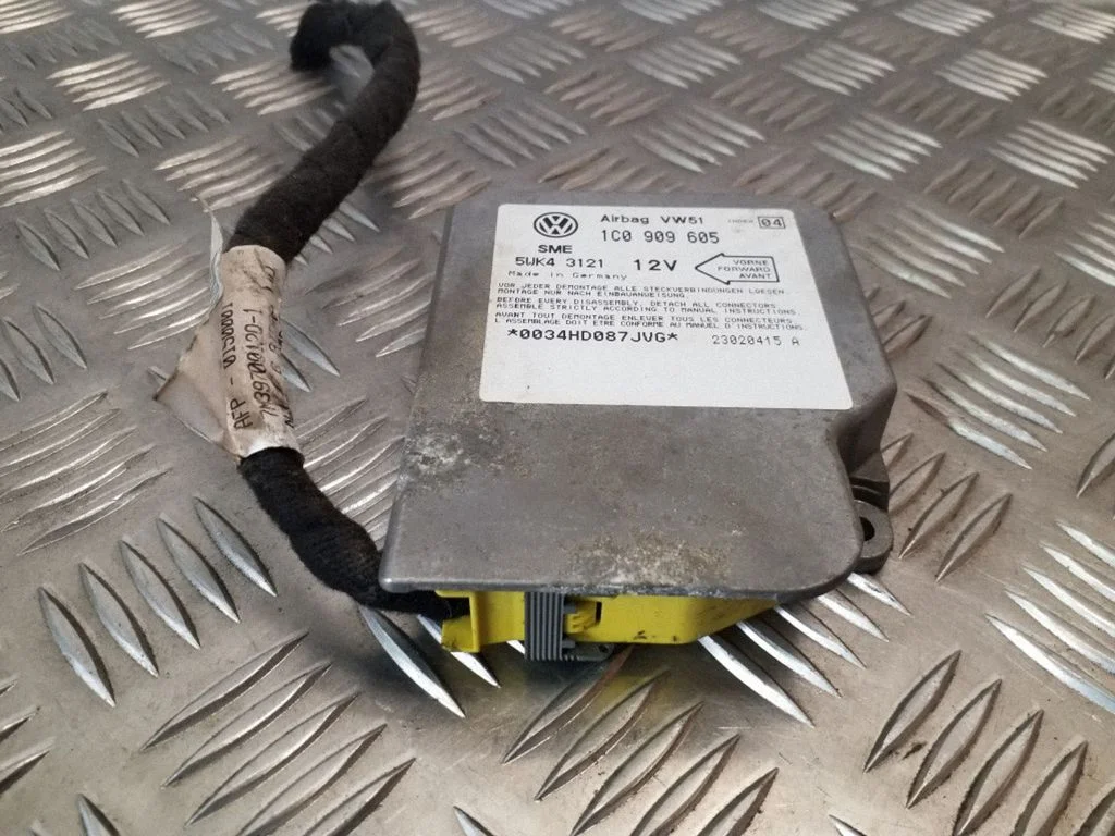 Drošības spilvenu vadības bloks 1C0909605