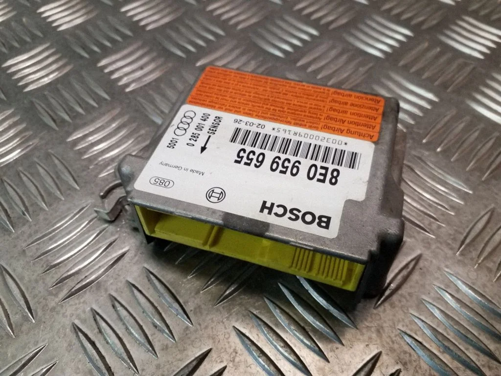 Drošības spilvenu vadības bloks 8E0959655
