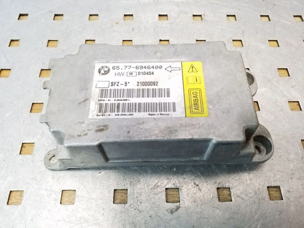Drošības spilvenu vadības bloks – BMW 5. sērija E60 E61 (2004-2010)