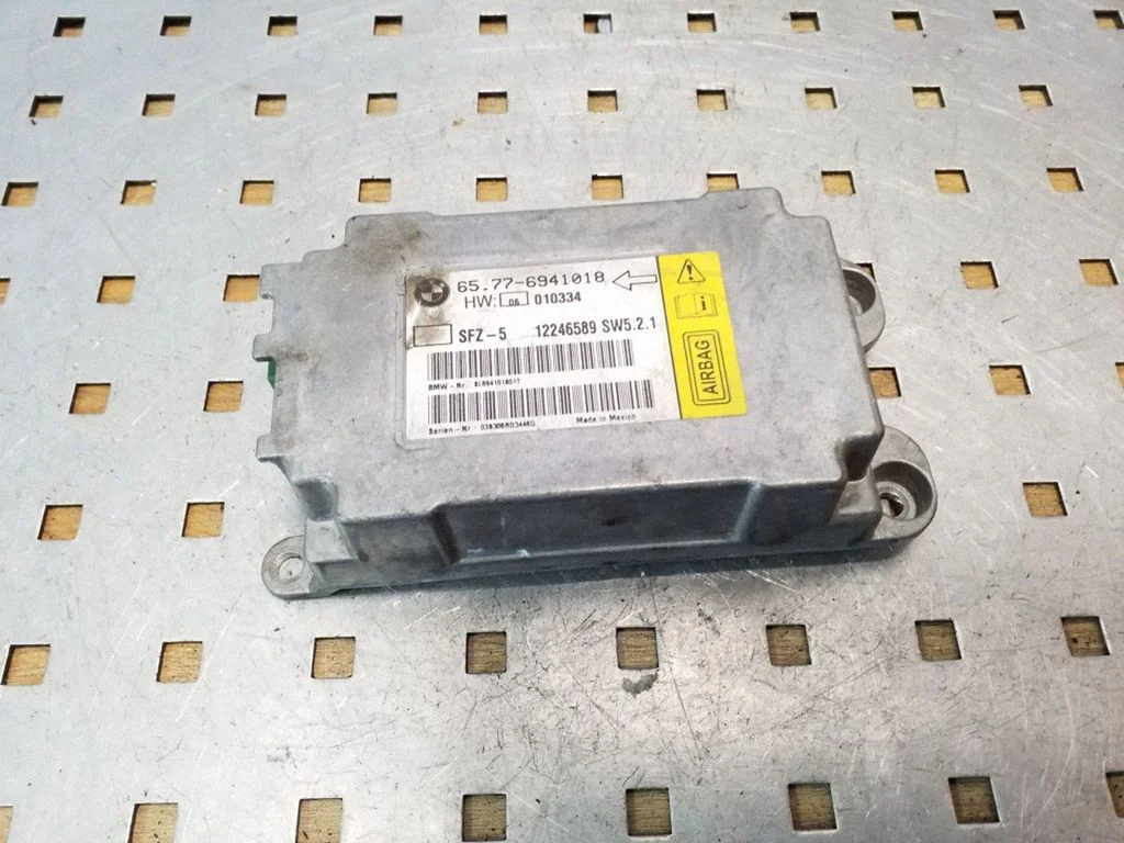Drošības spilvenu vadības bloks – BMW 5. sērija E60 E61 (2004-2010)