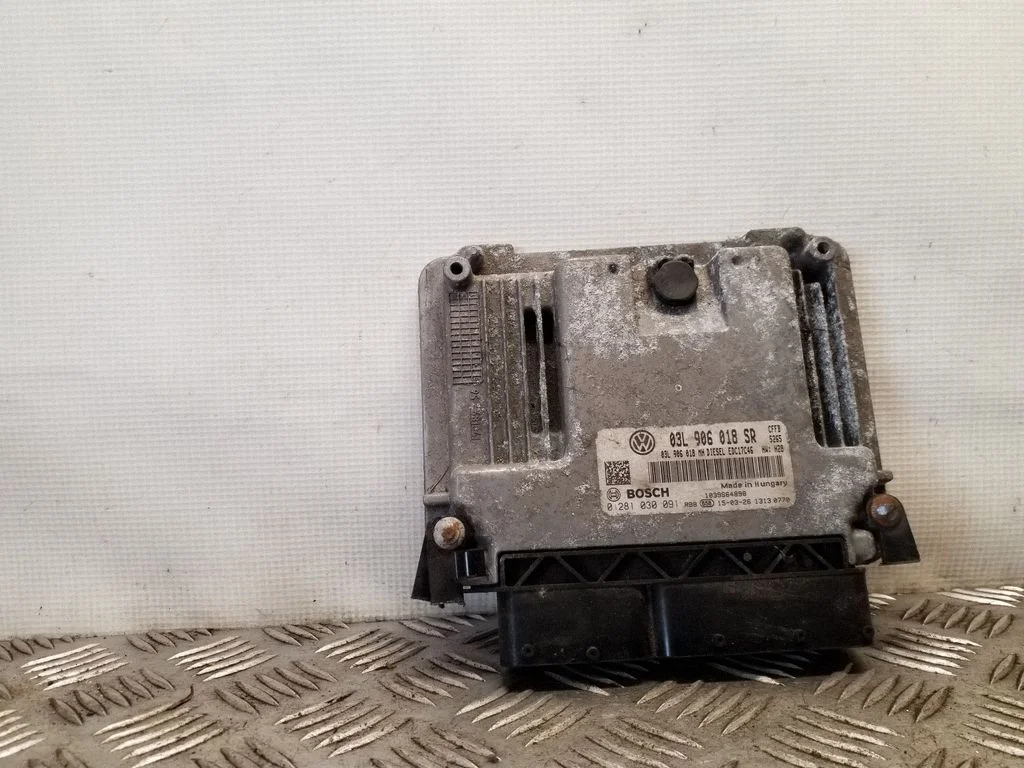 Dzinēja vadības bloks 03L906018SR