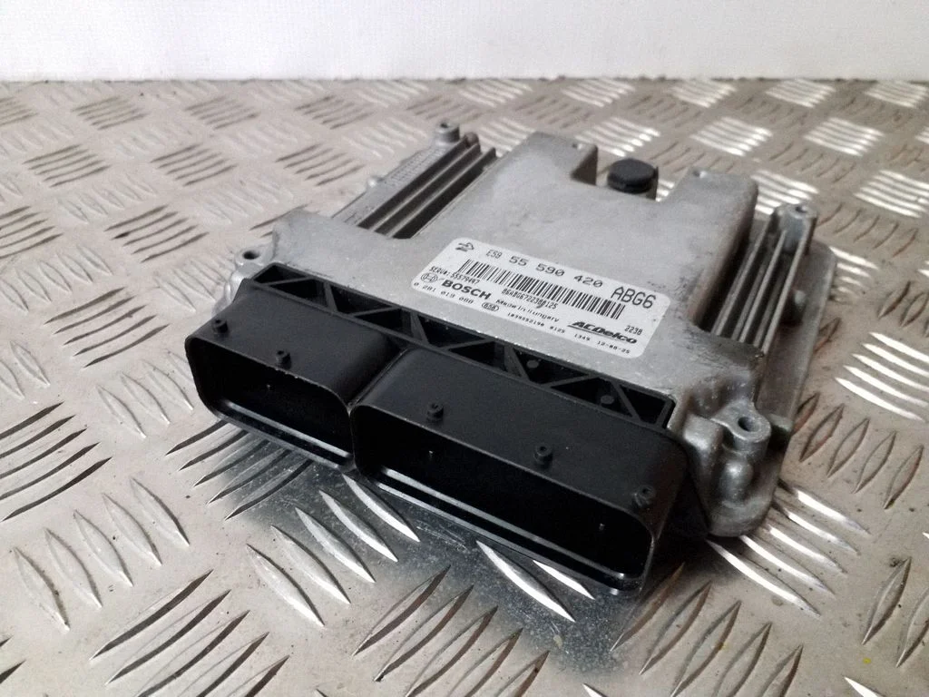 Dzinēja vadības bloks – Opel Astra J (2010-2015)