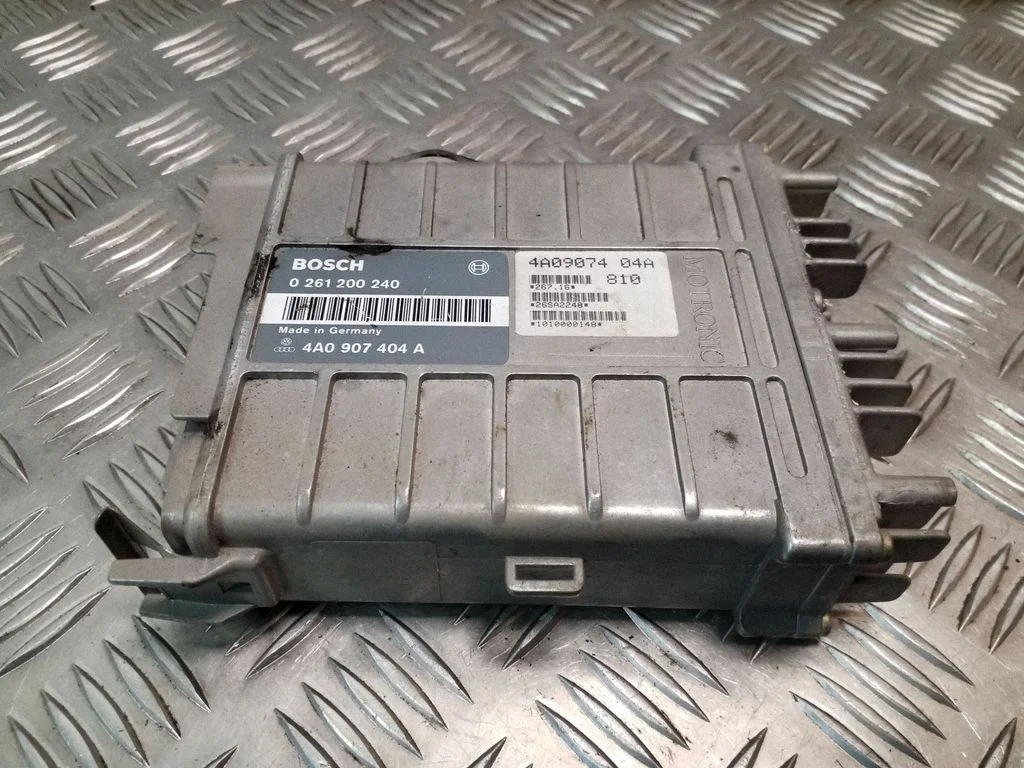 Sterownik silnika 0261200240 – Audi 100 S4 C4 (1990-1995)