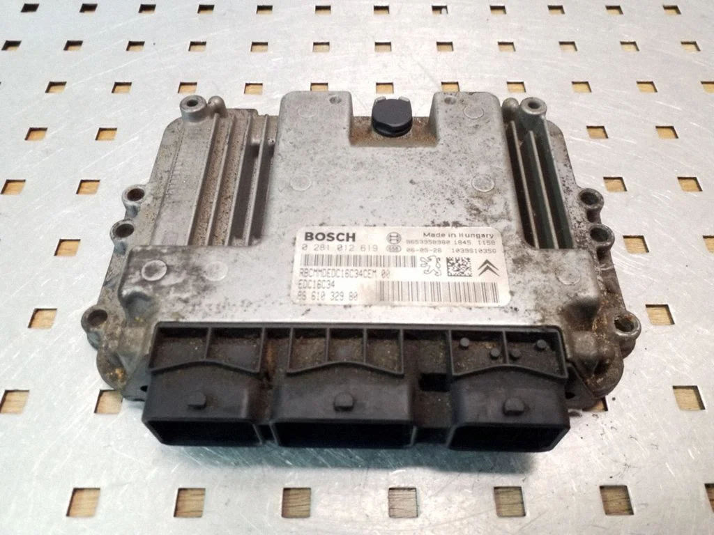Dzinēja vadības bloks 9661032980