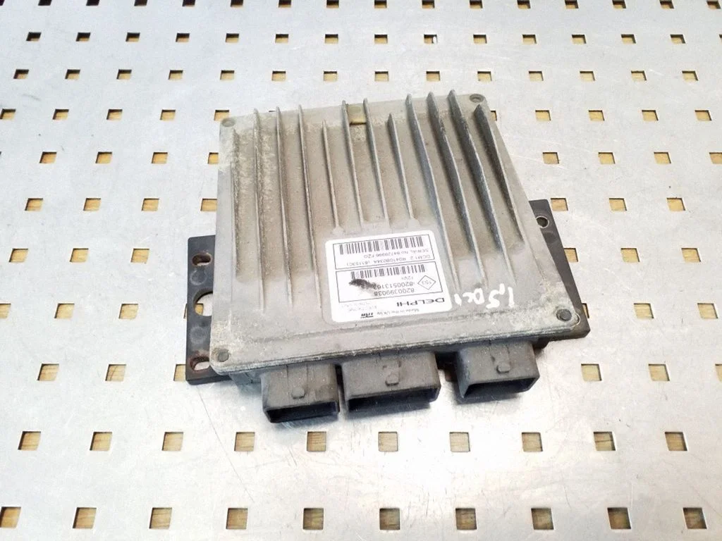 Mootori juhtplokk 8200399038 – Nissan Note (E11) (2006-2014)