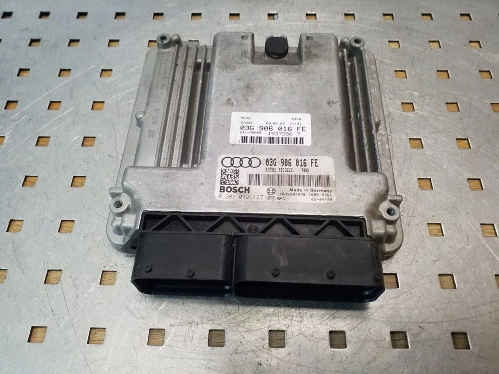 Dzinēja vadības bloks 03G906016FE
