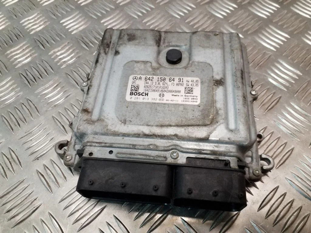 Dzinēja vadības bloks A6421506491