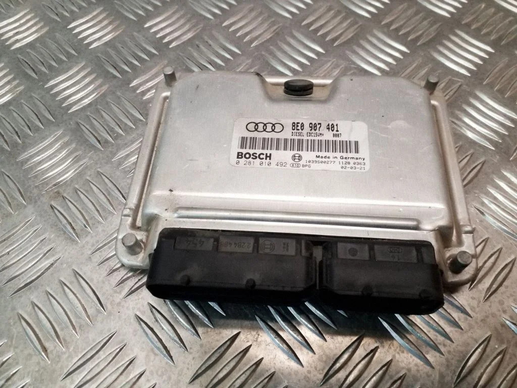 Dzinēja vadības bloks – Audi A4 S4 B6 8E 8H (2001-2005)