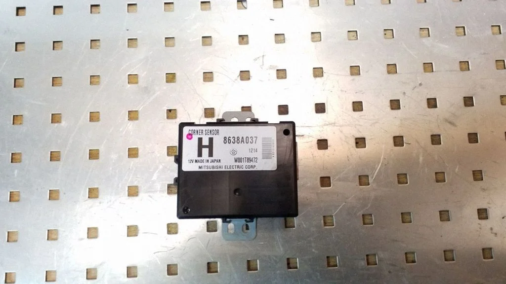 Parkošanās (PDC) sensoru vadības bloks 8638A037