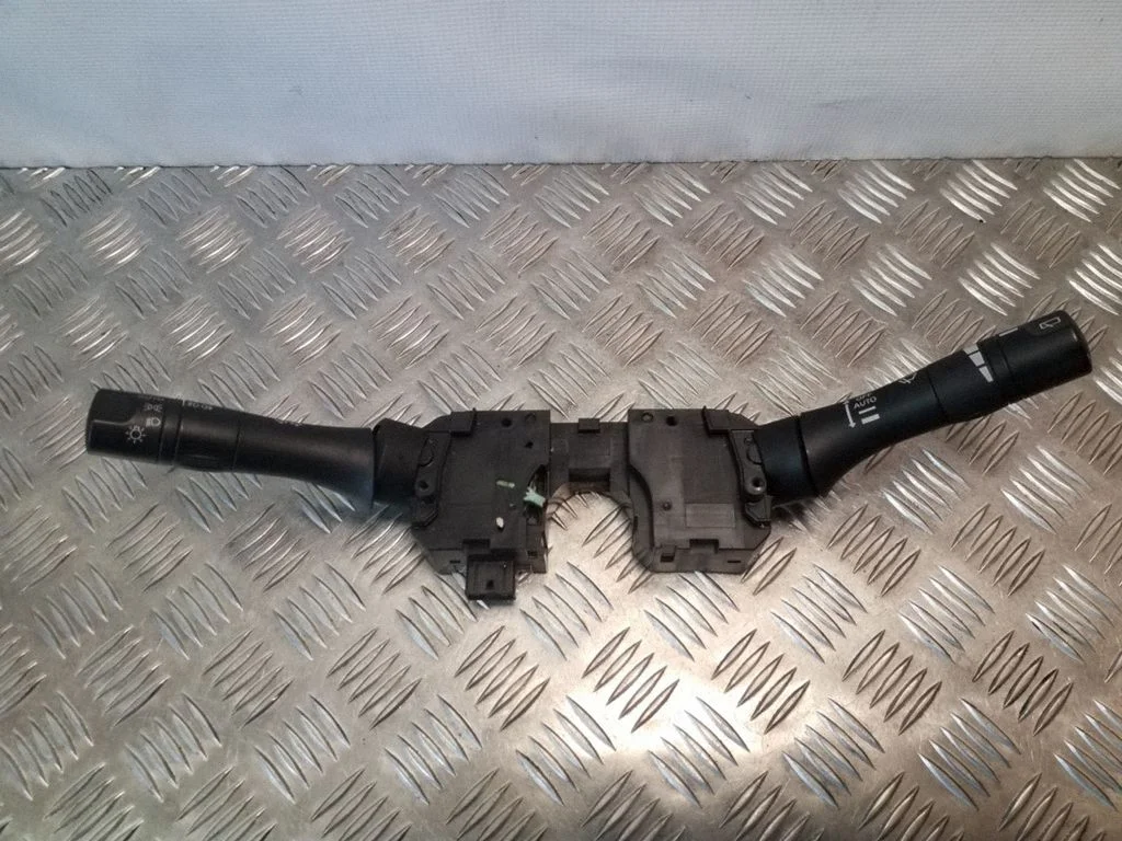 Sviru komplekts – Nissan Juke I F15 (2010-2018)