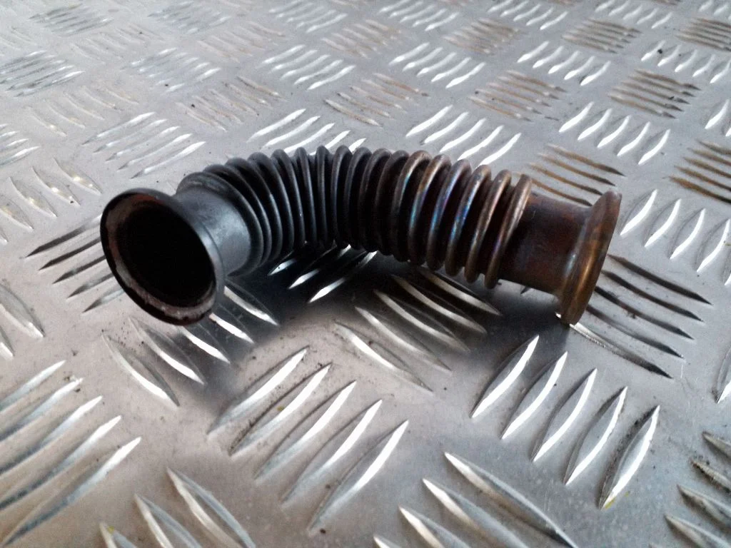 EGR valve line/pipe/hose – Nissan Juke I F15 (2010-2018)
