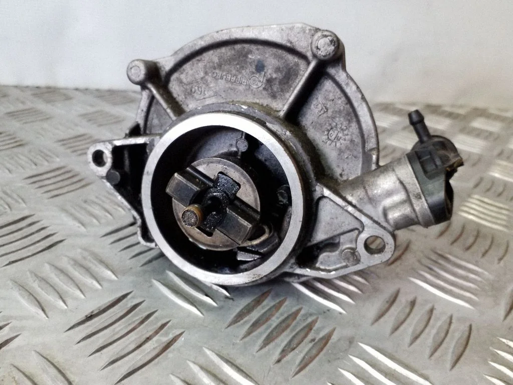 Vacuum pump 8200807472A