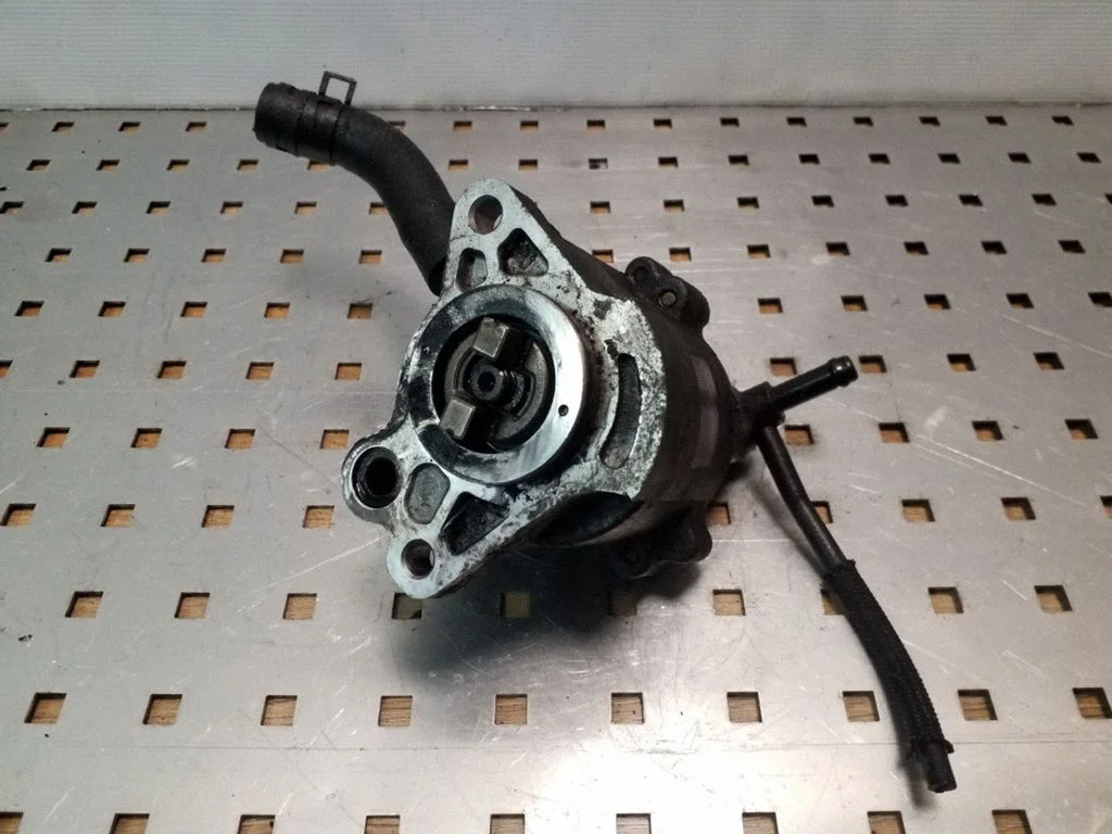 Vacuum pump – Toyota RAV 4 (XA20) (2000-2005)