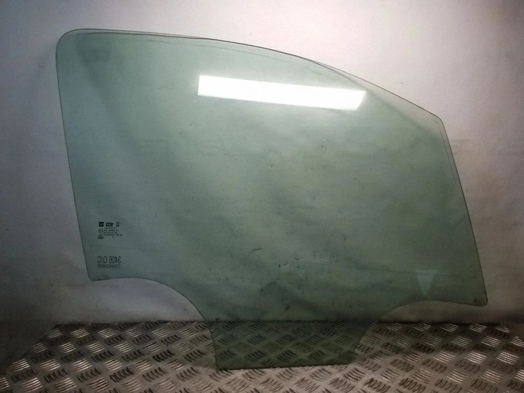 Galvenais priekšējo durvju stikls (četrdurvju) 25993406
