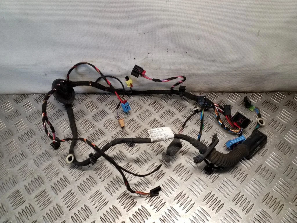 Esiukse juhtmestik 3V2971120AG